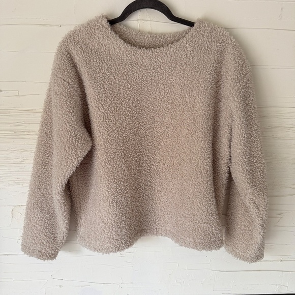 Uniqlo | Cream Sherpa Fleece Crew Neck Sweater (M) - Picture 2 of 7
